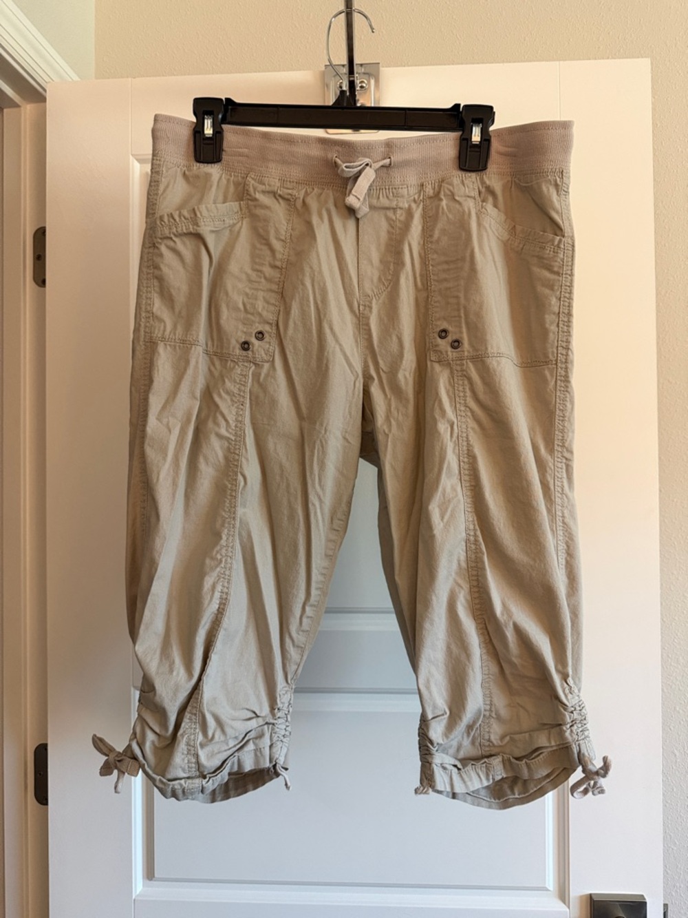 Cropped Drawstring Cargo Capris in Light Taupe